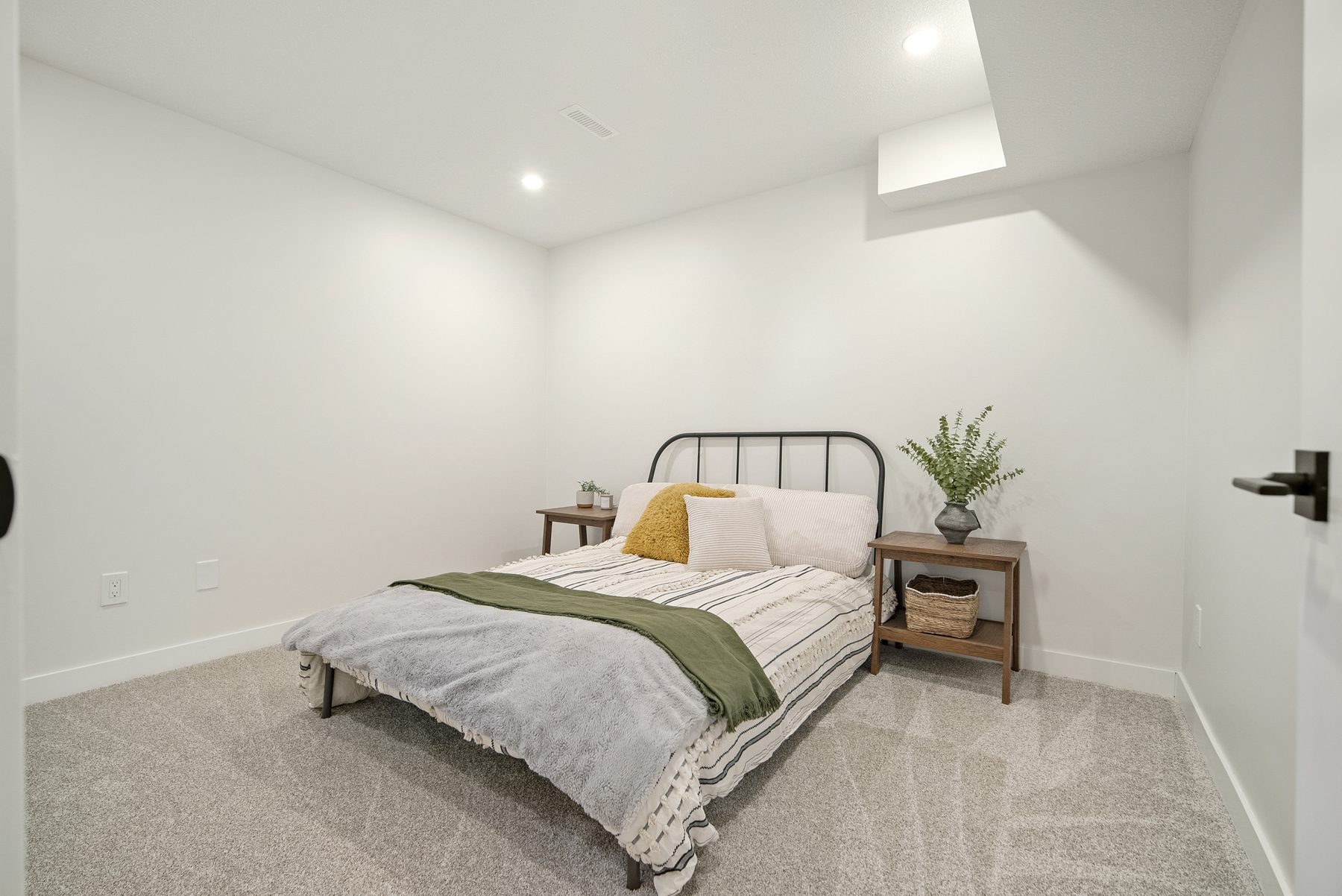 Goldbar basement bedroom