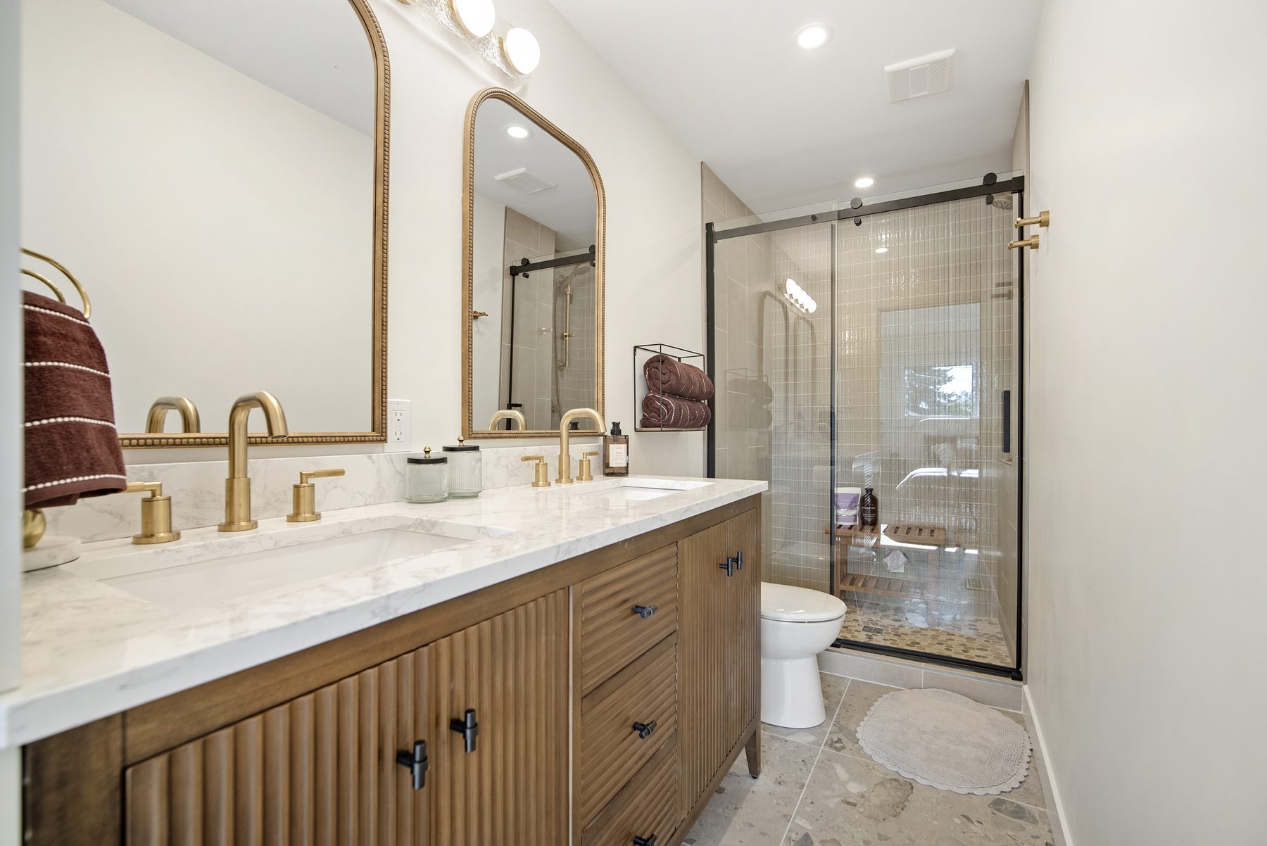 Goldbar ensuite bathroom