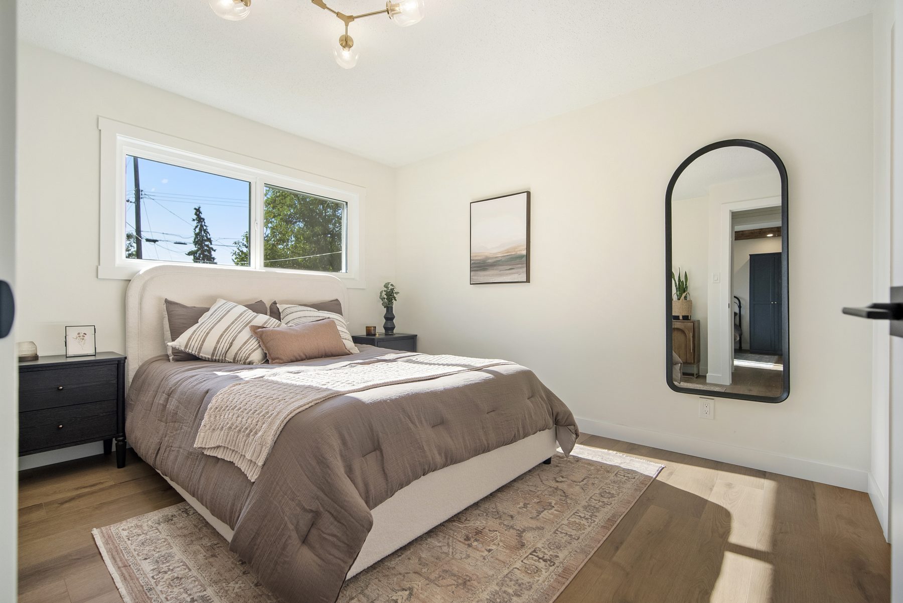 Goldbar primary bedroom